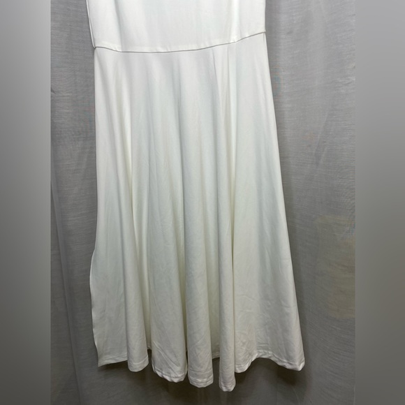 💖Beautiful White Strapless Dress✨ Size (M) - Picture 4 of 7